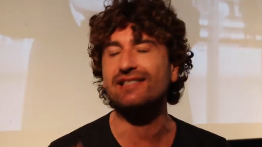 Gli auguri di Alessandro Siani a Nino D'Angelo: un video esilarante 