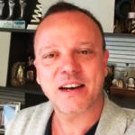 Gigi D'Alessio e il pensiero per le vittime del crollo di Torre Annunziata 