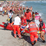 Tragedia in mare a Napoli, bimba affoga in acqua: ricoverata in gravi condizioni