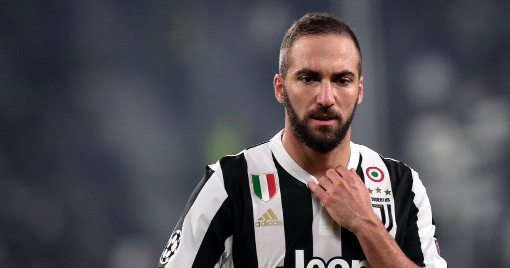 Torino-Juventus, Higuain costretto a lasciare il campo: scoppia l'ironia in rete 
