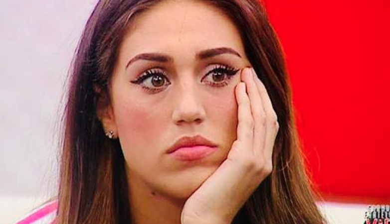 Cecilia Rodriguez in partenza verso Napoli, spiacevole imprevisto all'areoporto