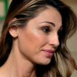 Anna Tatangelo si lamenta di Gigi: donne in rivolta contro di lei