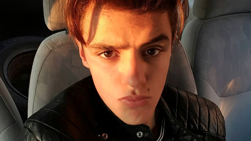 Finisce con il motorino contro un palo, Pasquale muore a soli 16 anni. Il dolore del fratello