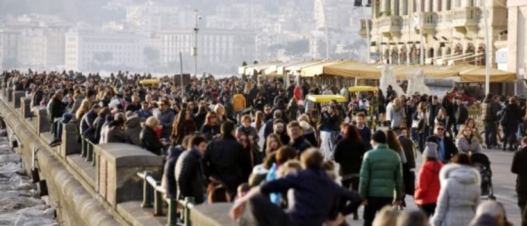 Boom di turisti a Napoli, città piena per tutto il week end di Pasqua 