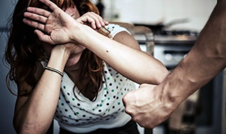 Aggredisce la moglie incinta, gravidanza in salvo: il marito è stato arrestato