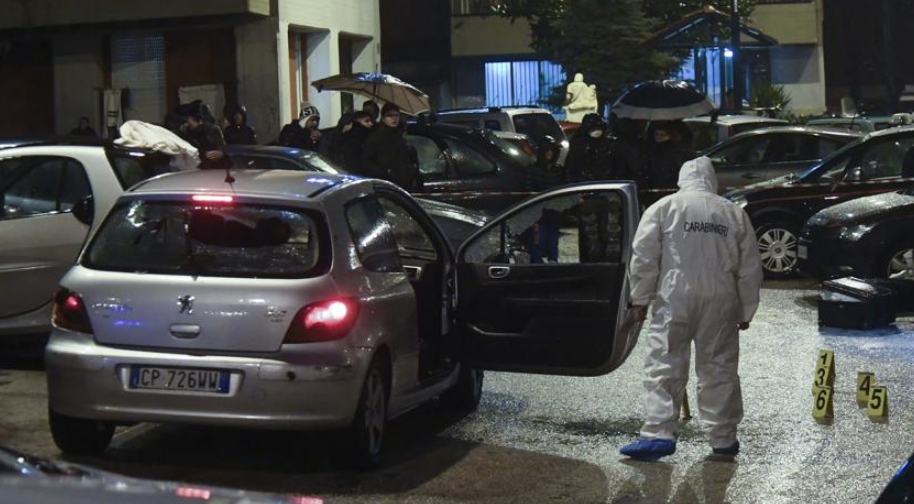 Agguato a Napoli durante la partita, un morto e un ferito