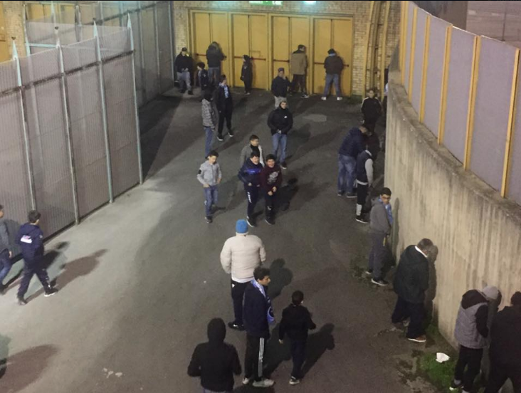 Stadio San Paolo trasformato in orinatoio a cielo aperto