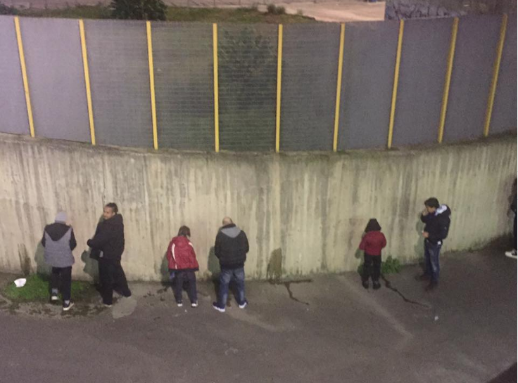 Stadio San Paolo trasformato in orinatoio a cielo aperto