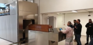 Forno crematorio a Poggioreale, il video della polemica: "Sembra la presentazione di un forno da pizza"