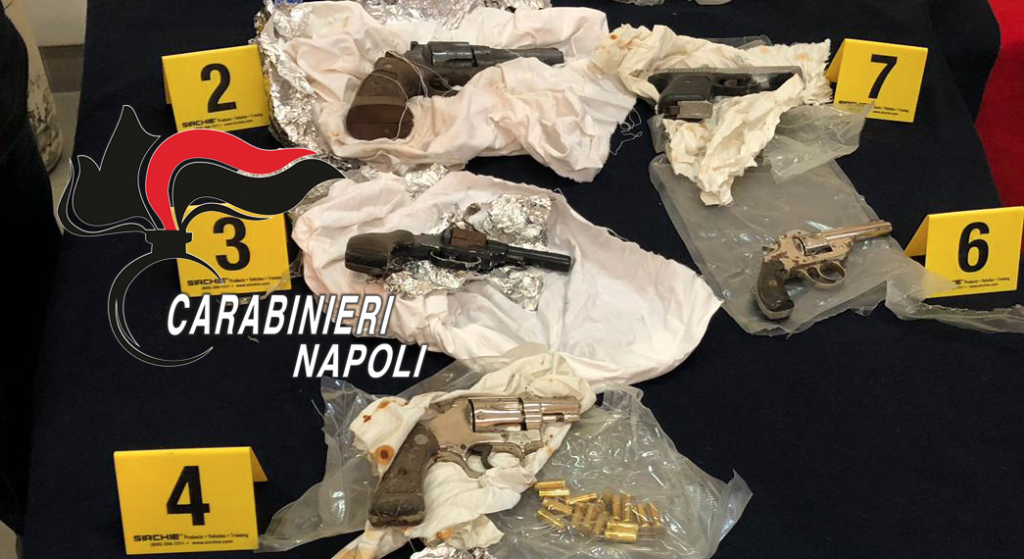 Rione Traiano, blitz dei carabinieri: trovato l'arsenale da guerra della camorra