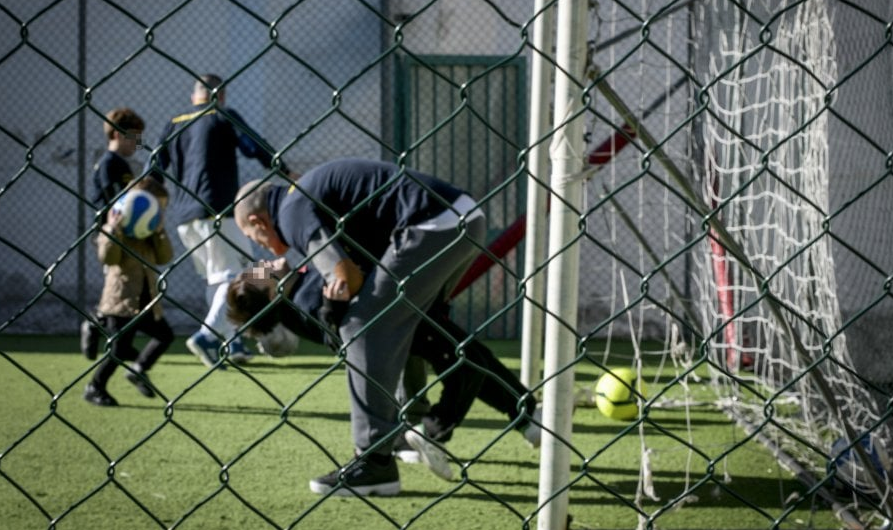 Papà detenuti riabbracciano i figli grazie al calcio, la partita nel carcere di Poggioreale