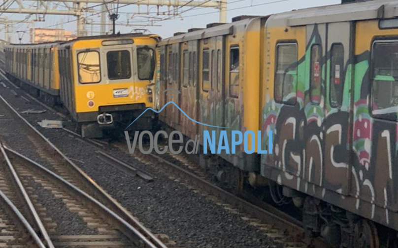 Napoli, scontro tra treni della metro Linea 1: ci sono 13 feriti