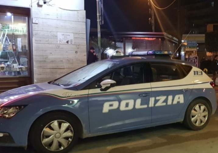 Acerra, agguato tra la folla: 32enne colpito al gluteo