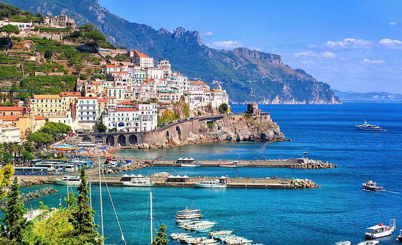 "È uno dei posti più belli al mondo", Republicworld incorona la Costiera Amalfitana