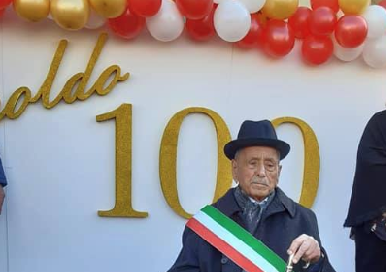 Sant'Antonio Abate, auguri a Don Leopoldo che oggi compie 100 anni: è festa in tutto il paese