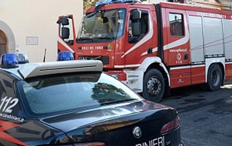 Casoria, anziani travolti nel sonno da un incendio: salvati da carabinieri e vigili del fuoco
