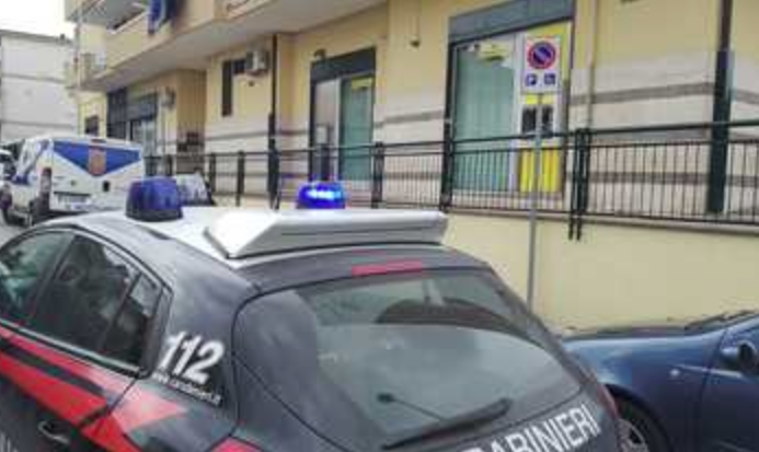 Giugliano, assalto armato al portavalori: rapinatori in fuga con il bottino