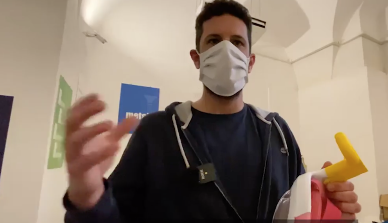 Covid19, a Napoli il laboratorio che in meno di 2 ore produce valvole per la protezione dei sanitari