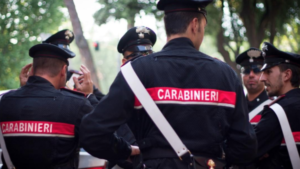 Donano una lavatrice e comprano il latte per la neonata, il gesto dei carabinieri per una famiglia bisognosa