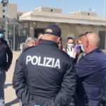 Covid in carcere, dopo le proteste una delegazione dei parenti dei detenuti entra a Santa Maria Capua Vetere
