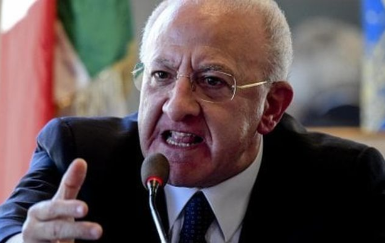 De Luca, furia in Consiglio regionale: "Me ne frego, io butto il sangue. Non parlo con gli stupidi"