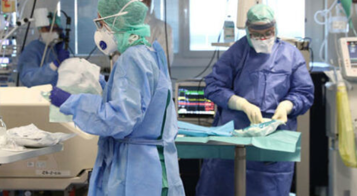 Covid a Napoli, senza sintomi i nuovi positivi: il virus è più debole