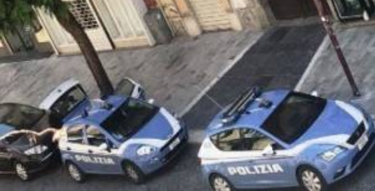 Orrore a Caserta, uccide la madre a coltellate e si costituisce