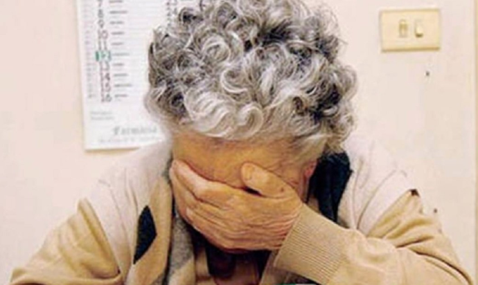 'Filo di banca' da 2.200 euro, coppia truffa gli anziani nel napoletano: "Sono il corriere"