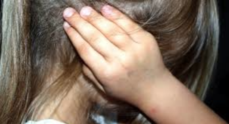 Napoli, bullizzata a 12 anni perché obesa: denunciati due minorenni