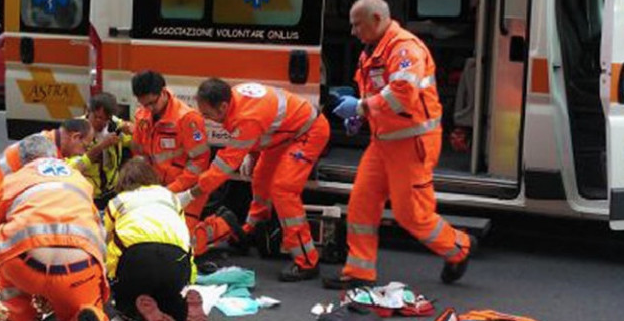 Dramma nel vesuviano, donna cade dal terzo piano: è in fin di vita