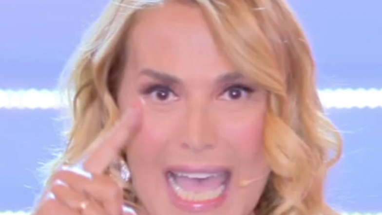 Barbara D'Urso furiosa decide di denunciare l'attrice: "Da lei non me lo aspettavo"