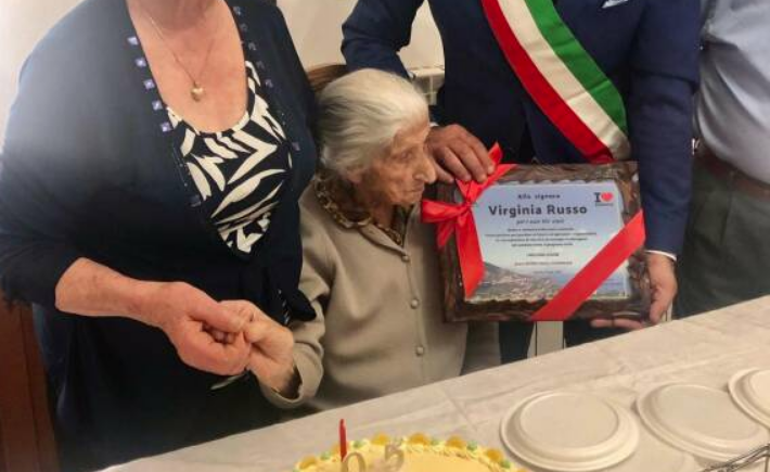 Auguri alla super nonnina della Campania, Virginia ha compiuto 105 anni