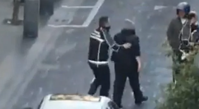 Positivo al Covid19, beccato in giro per strada a Napoli