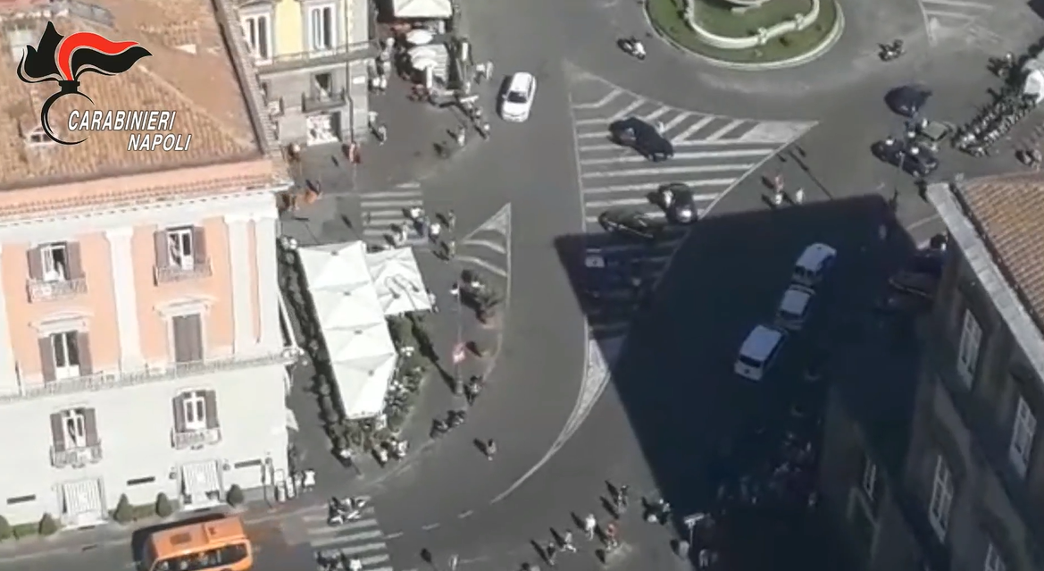 Estorcevano denaro a pizzerie e negozi del Centro Storico, 22 arresti nel clan Sibillo 