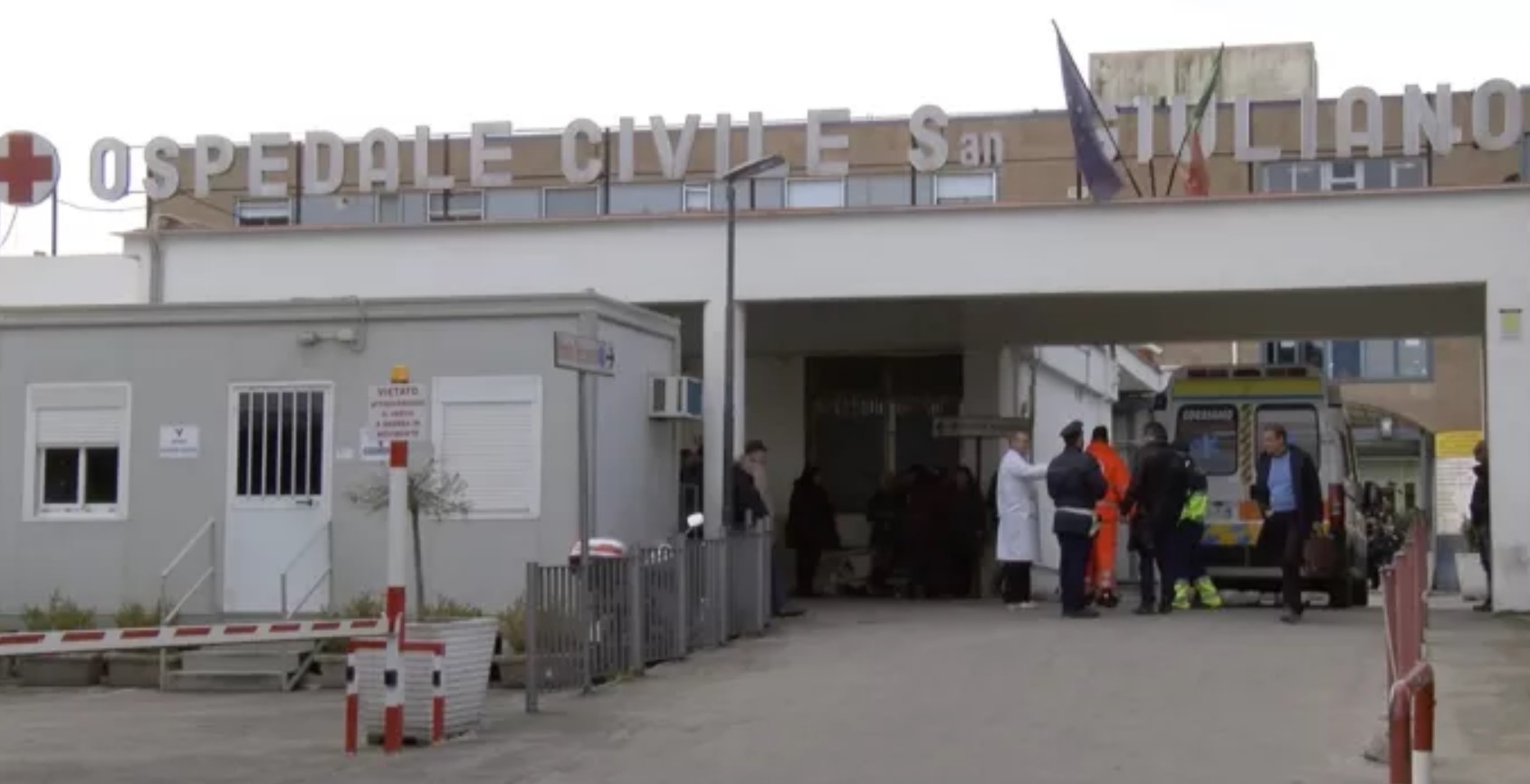 Dramma a Giugliano in Campania, 40enne si lancia nel vuoto dalla ASL