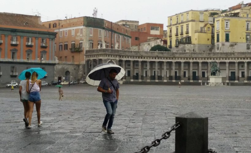 Meteo a Napoli e Campania, il caldo infernale lascerà spazio alla pioggia