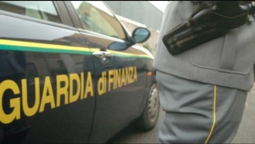 Napoli, finti finanzieri organizzavano rapine: arrestati