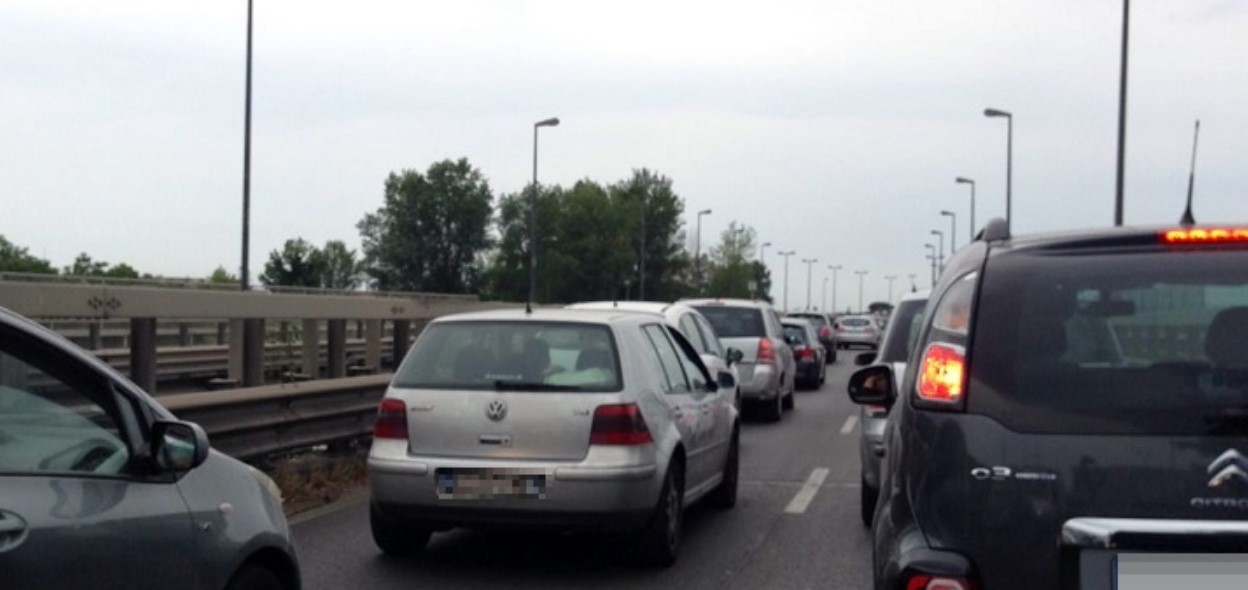 Incidente sull'Asse Mediano tra Giugliano e Afragola: traffico in tilt
