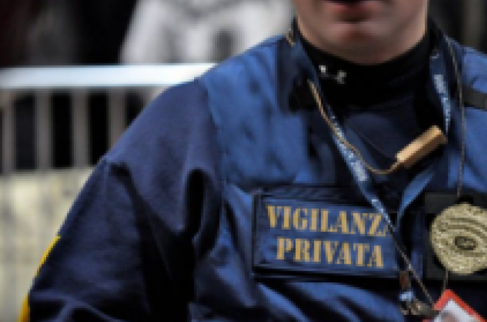 Infiltrazione camorristica in agenzia di vigilanza privata: tre arresti a Napoli