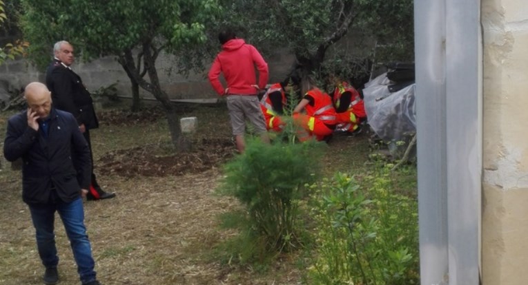 Tragedia a Gragano, uomo trovato impiccato ad un albero