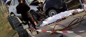 Tragedia nel napoletano, auto contromano: 2 morti