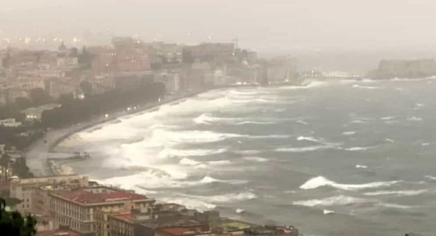 Napoli e Campania, in arrivo venti e temporali: l'allerta della Protezione Civile