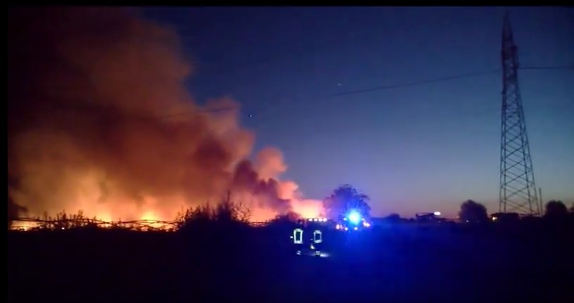 Incendio ad Afragola: va a fuoco il campo rom di Capodichino
