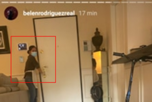 Belen Rodriguez posta una foto con la governante in casa: bufera sui social 
