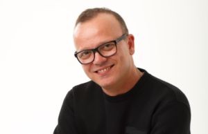 Gigi D'Alessio di nuovo felice, sorridente in un video: la gioia dei fan