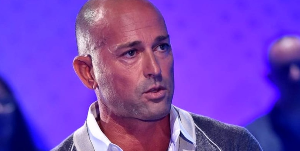 Bettarini critica Stefano De Martino, i fan del ballerino si scatenano 