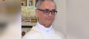 Prete accusato di pedofilia, ci sono fedeli che lo difendono 