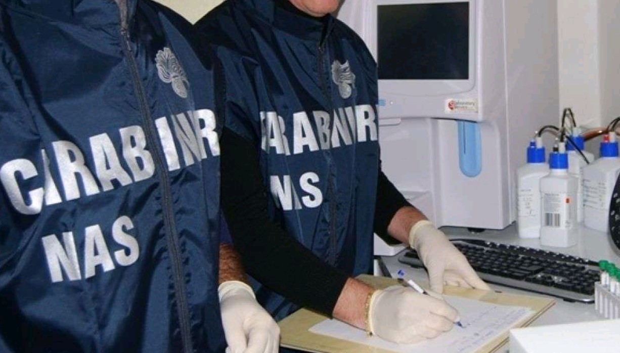 Blitz dei Nas a Ischia, maxi sequestro in un supermercato 