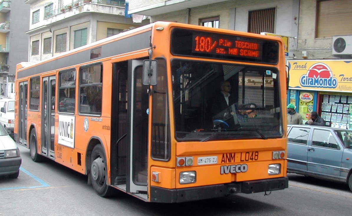 Bus ANM ridotti nel week-end delle elezioni, autisti saranno scrutatori