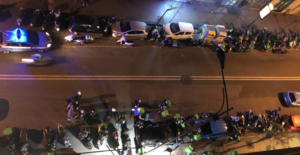 Coronavirus, ressa di riders davanti al noto pub del Vomero, la foto è virale